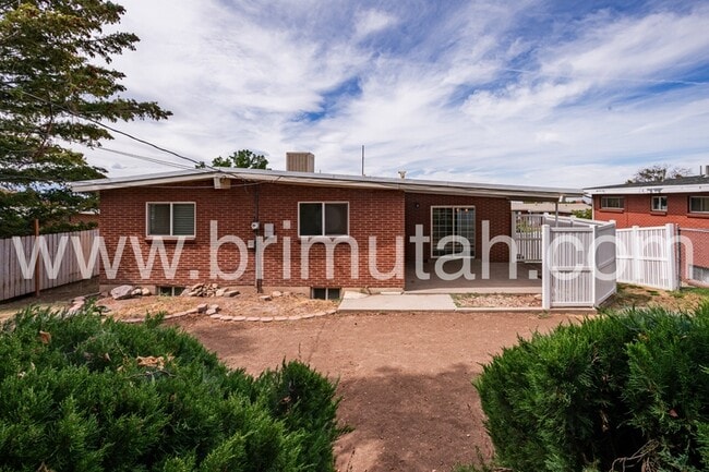 Building Photo - 1785 S 2600 E