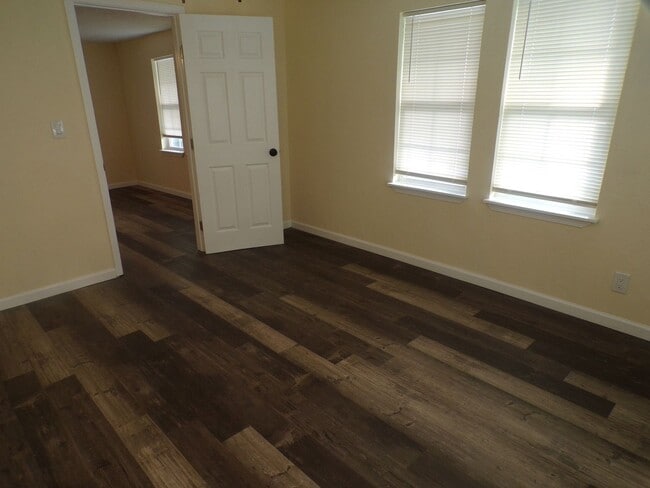 Building Photo - Fresh Installed Floors !!! Upgraded Bathro...