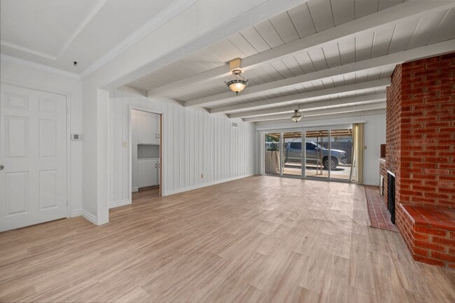 Building Photo - Oversized detached garage!