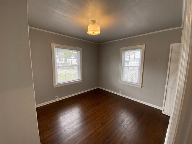 Building Photo - 4711 E 4th Pl