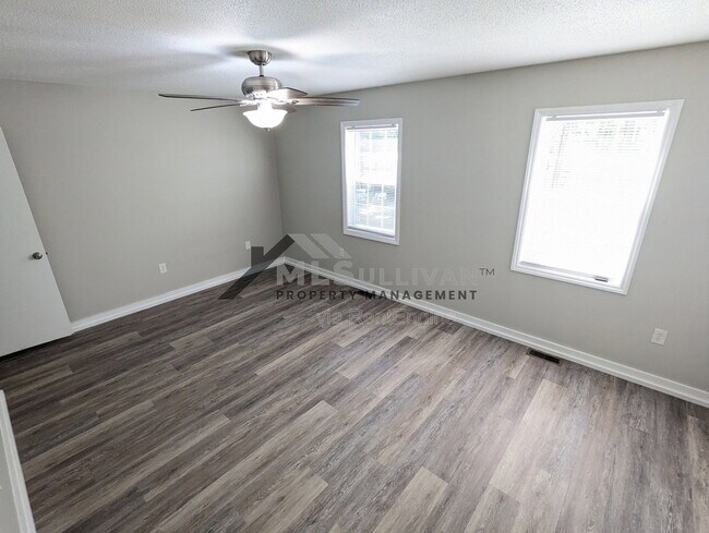 Building Photo - 4 Willow Bridge Dr