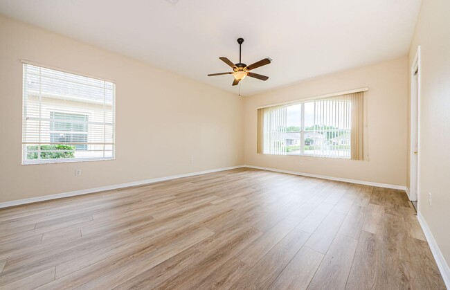 Building Photo - Beautiful 4 bedroom 3 bath townhome