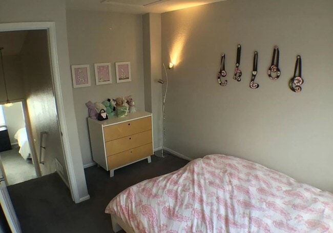 Building Photo - Beautiful townhome is Crown Point II!