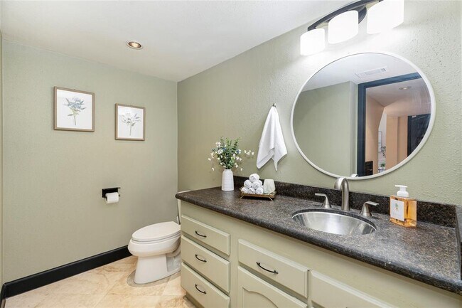Building Photo - 18138 Bal Harbour Dr