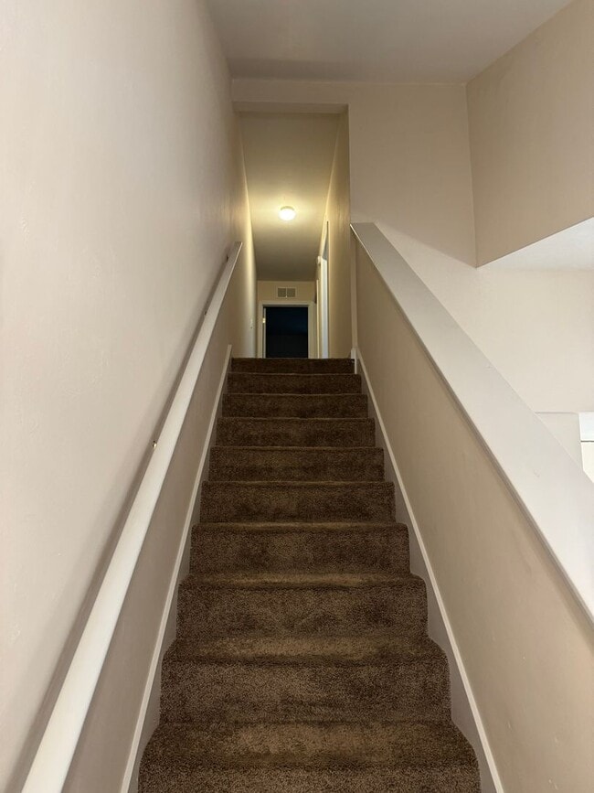 Building Photo - 3/2 Townhouse Available for Immediate Occu...