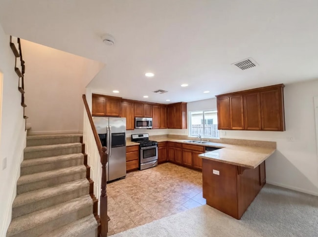 Building Photo - 251 Sugnet Way