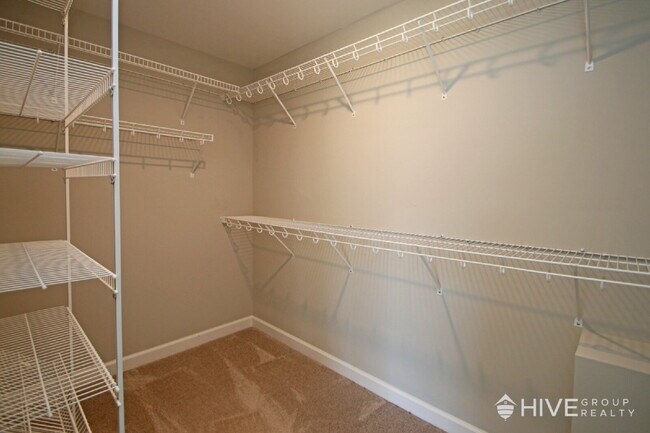 Building Photo - "Impressive 3-Bed Townhouse with Fenced in Backyard!"