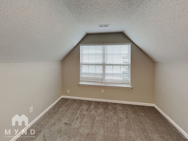 Building Photo - 11550 Stewarts Crossing Dr