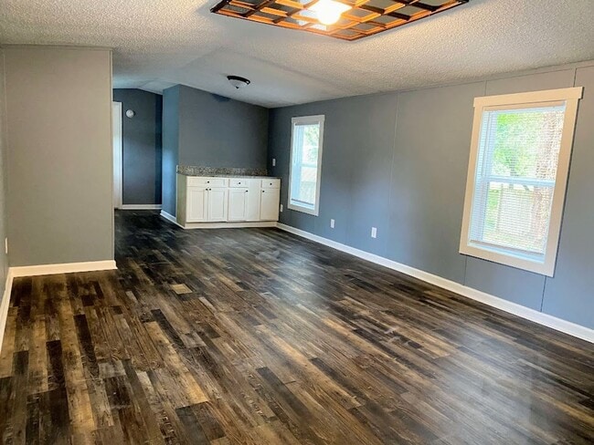 Building Photo - 3 Bedroom Mobile Home in Pelzer SC