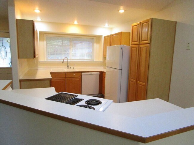 Building Photo - 3 Bedroom, 2 Bathroom Rambler located in A...