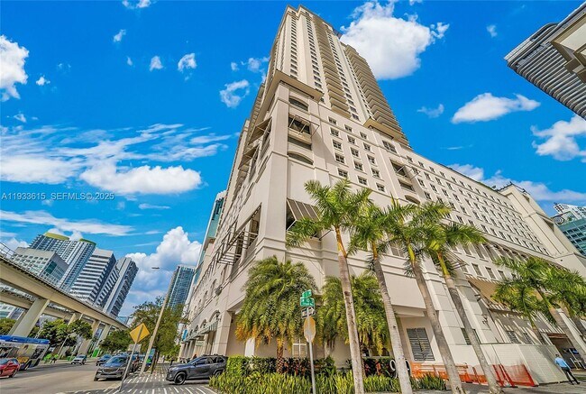 Building Photo - 999 SW 1st Ave