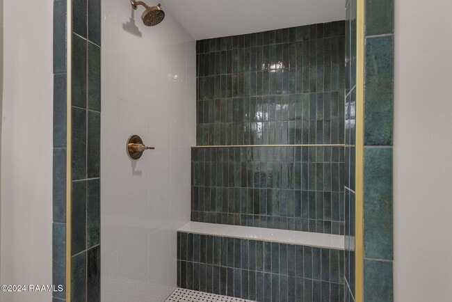 Building Photo - 300 Robert Lee Cir