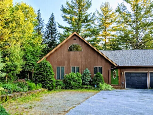 Building Photo - 140 Paquette Cir