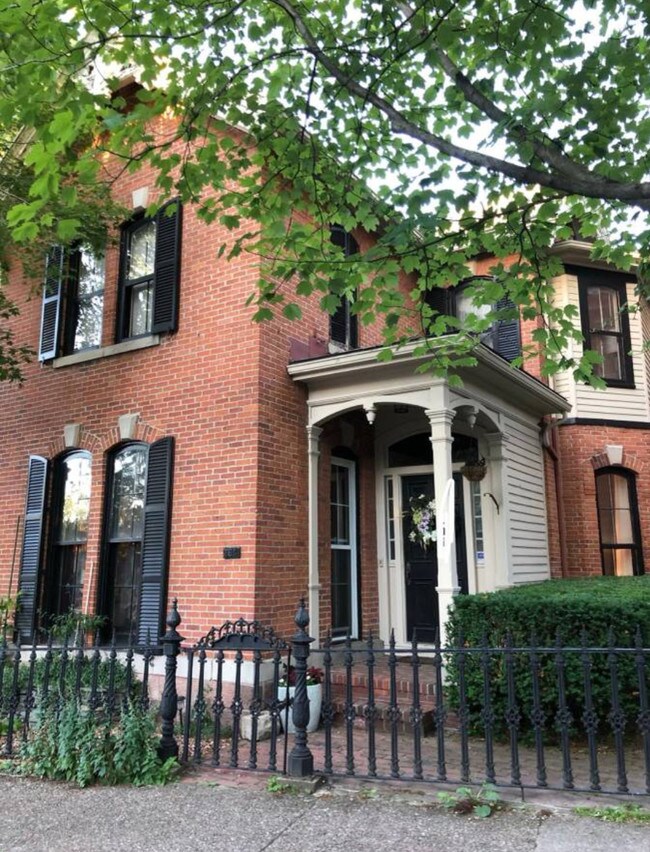 Street View/Front Entrance - 164 Gibbs St