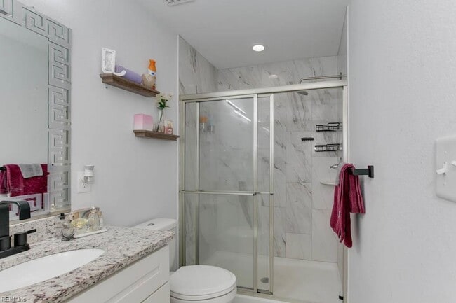 Building Photo - 377 Leeland Ave