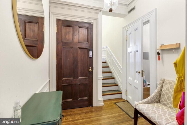 Building Photo - 323 S 17th St