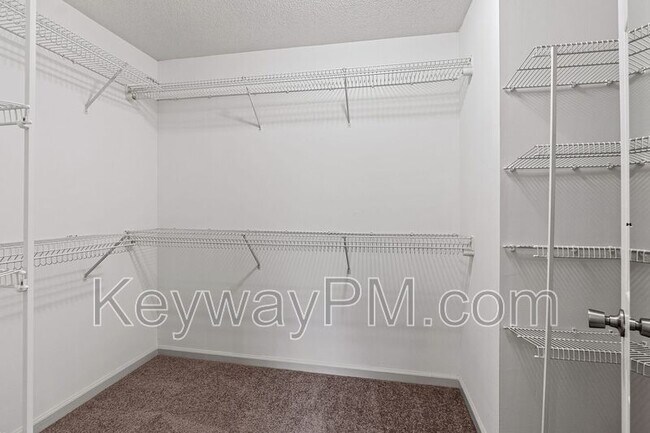 Building Photo - 5780 Carriage Hills Dr