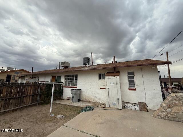 Building Photo - 1201 Selden Dr