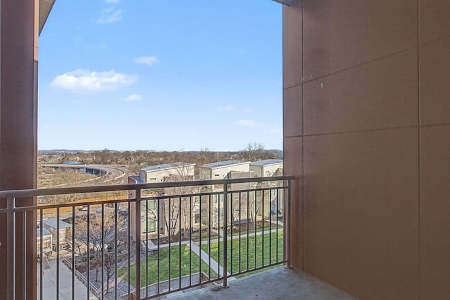 Building Photo - 2115 Yeaman Pl