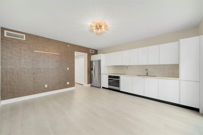 Building Photo - 435 21st St