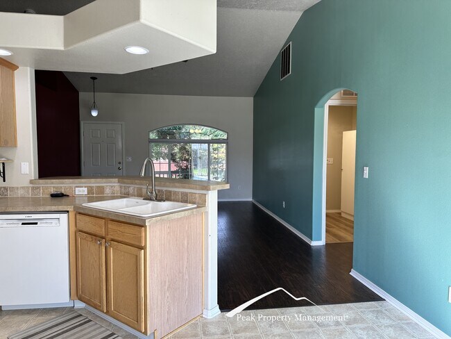 Building Photo - 605 W Mulberry Loop