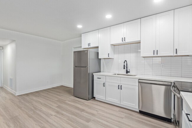 Building Photo - 3 bed | 2 bath Casita Style Home - 1 Mile to ASU!