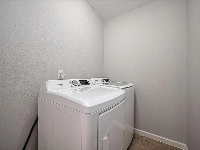 Building Photo - "Duplex- 2100 Sq Ft of Comfort!"