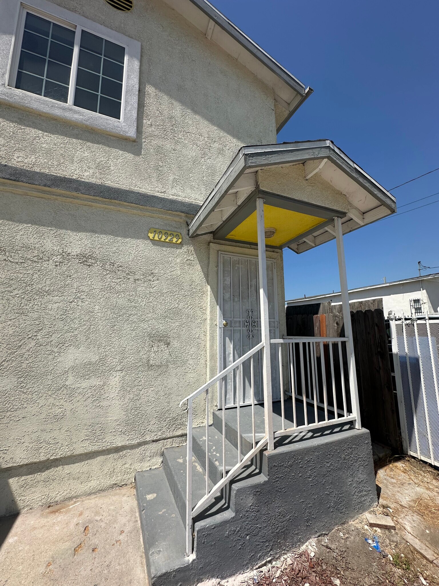 Building Photo - 10929 Compton Ave