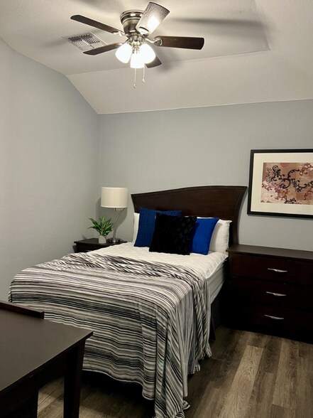 Building Photo - 4718 Dorchester Heights Ln