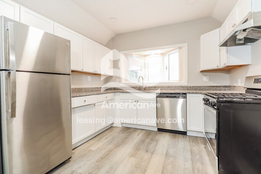 Building Photo - 1222 Main St