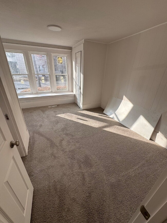 Building Photo - "Spacious 4-Bed, 3-Bath Home on South Poplar Street – 1758 Sq Ft of Comfort in Wichita!"