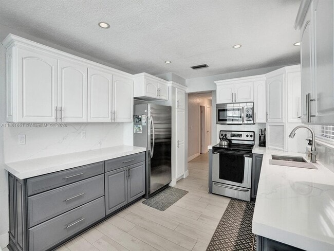 Building Photo - 217 SE 5th St