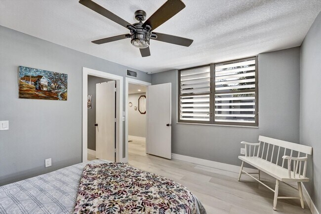 Building Photo - 107 Pinehurst Dr