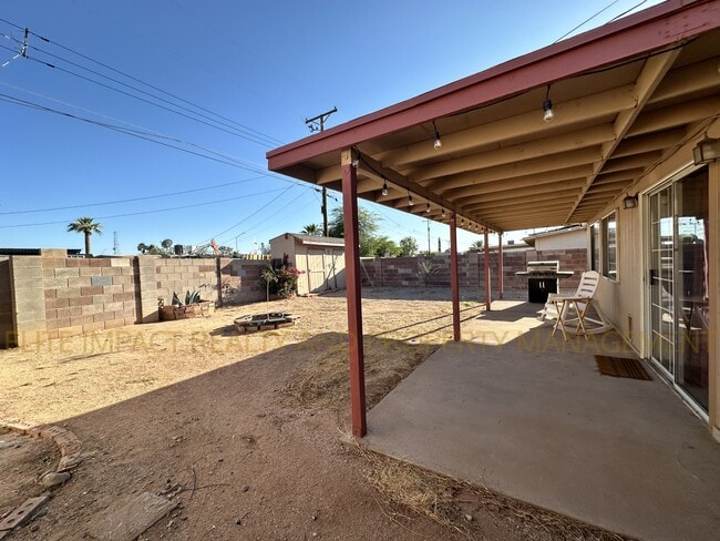 Building Photo - 4650 E Calle Aurora