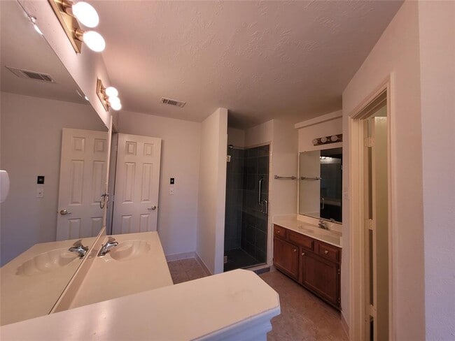 Building Photo - 1904 Timber Creek Dr