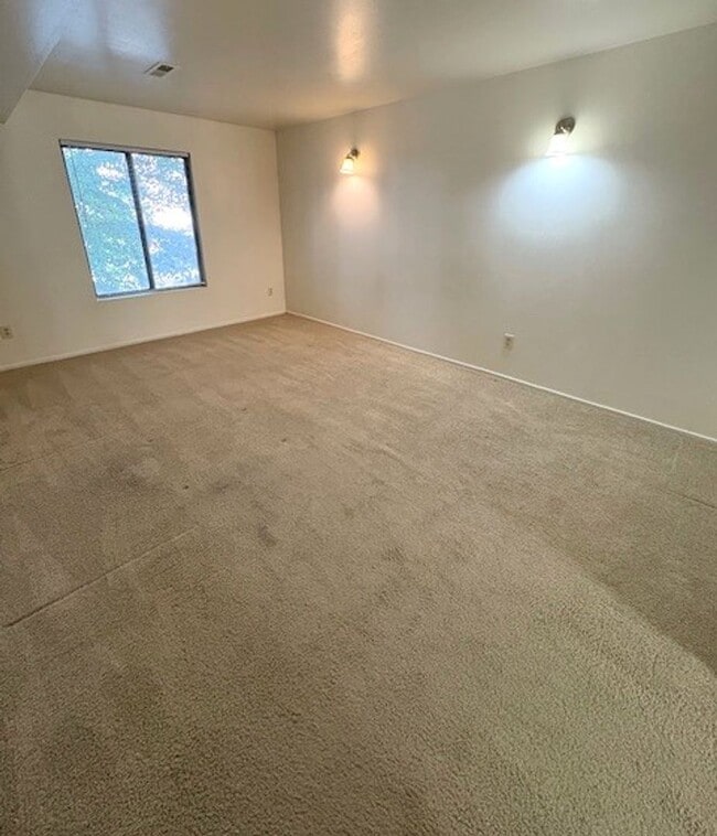 Building Photo - 1 Bedroom Condo Located near UofU!