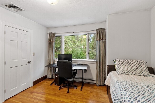 Building Photo - 34 Wildmeadow Rd