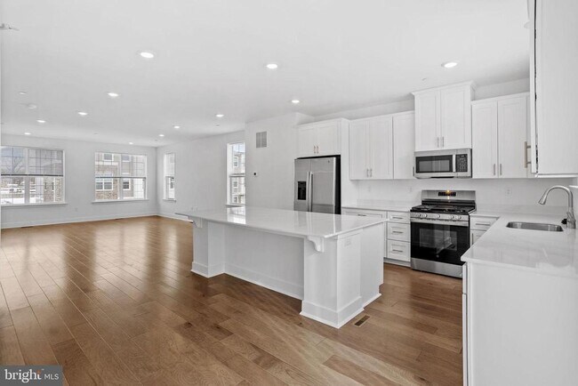 Building Photo - 137 ADA Hightower Ave