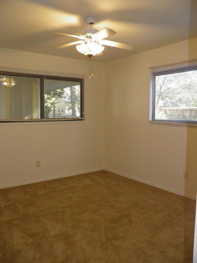 Building Photo - 103 Alden Dr