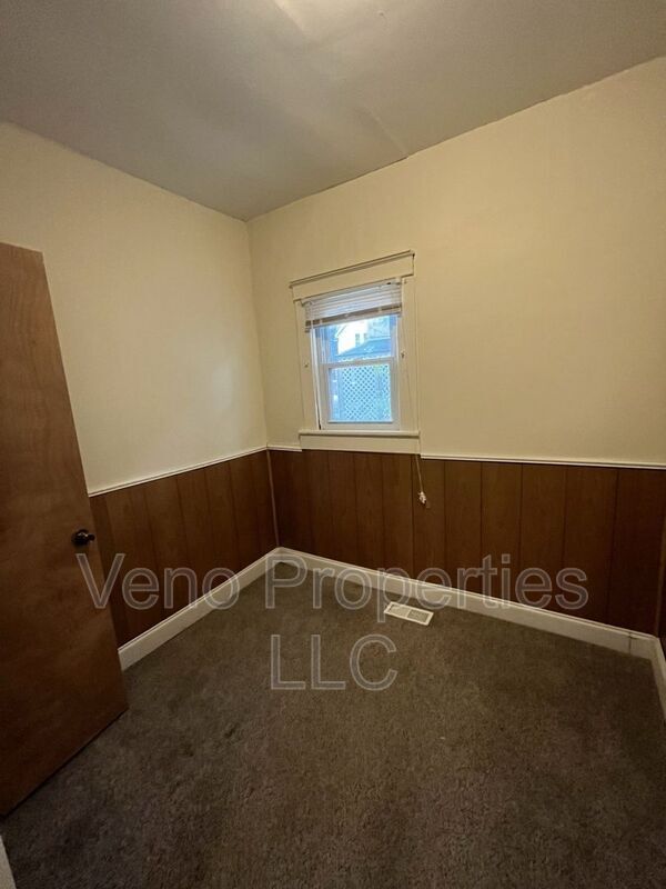 Building Photo - 107 Mountain View Ave