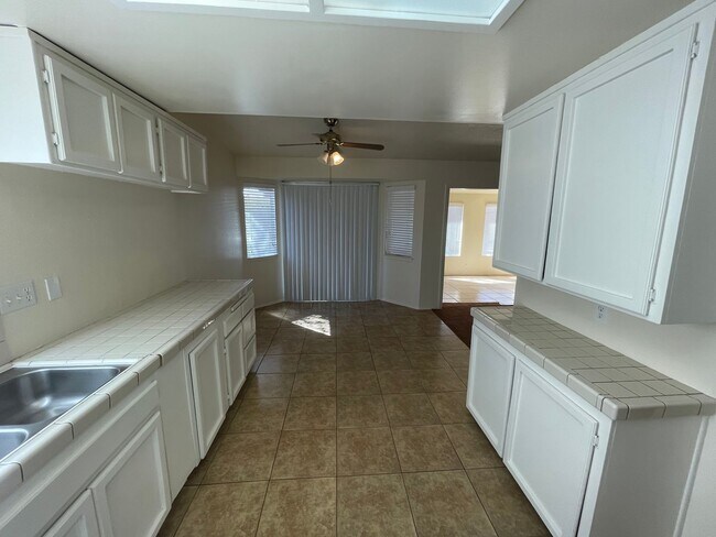 Building Photo - Hesperia-Refurbished- 3 Bedrooms, 2 Bathro...