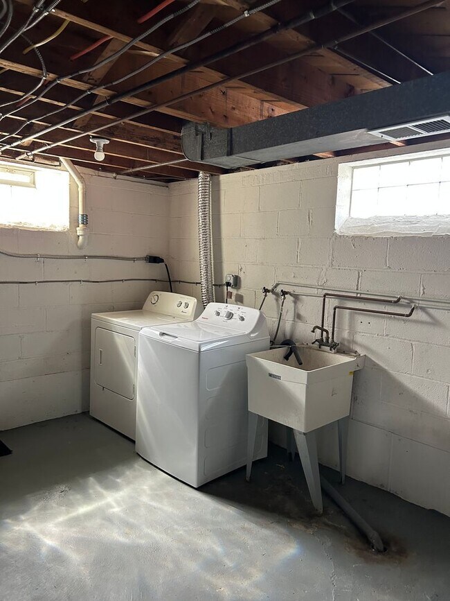 Building Photo - Brick Ranch for Rent in Highland  HTS close to the freeway