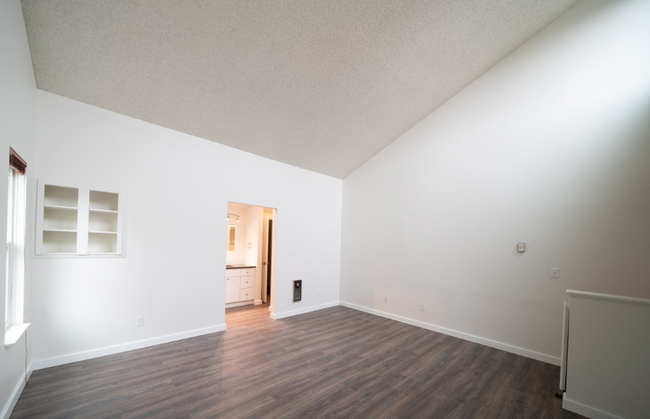 Building Photo - Bright and Spacious Loft-Style Condo with ...