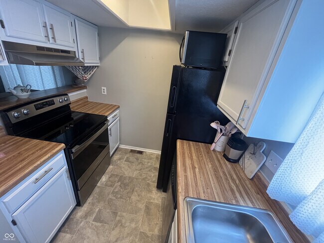 Building Photo - 2922 Eagles Crest Cir