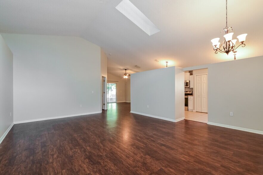 Building Photo - 2857 Aragon Terrace