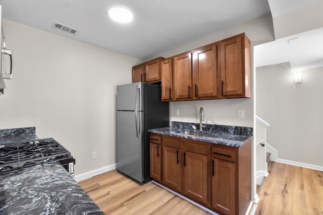 Building Photo - 2027 E Baltimore St