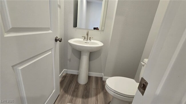 Building Photo - 988 Gearus Pl