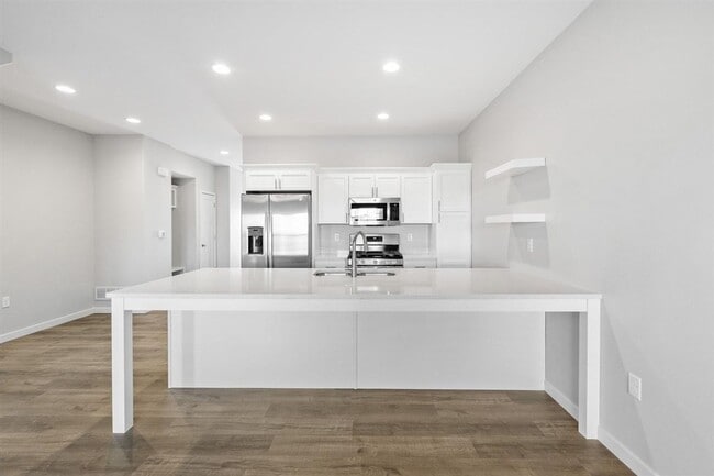 Building Photo - 624 Catherine Dr