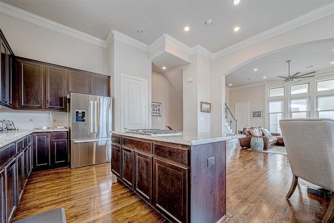 Building Photo - 2524 Sherwin St