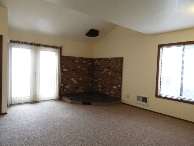 Building Photo - Wood Village End Unit Condo * Covered Park...